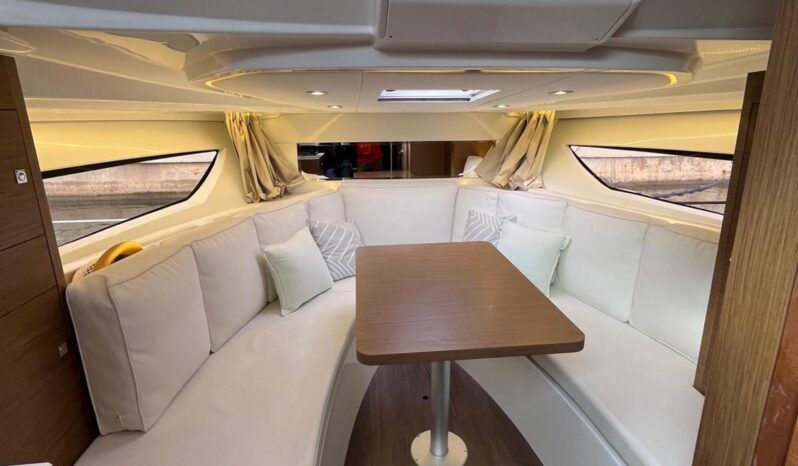 Jeanneau Cap Camarat 10.5 WA lleno